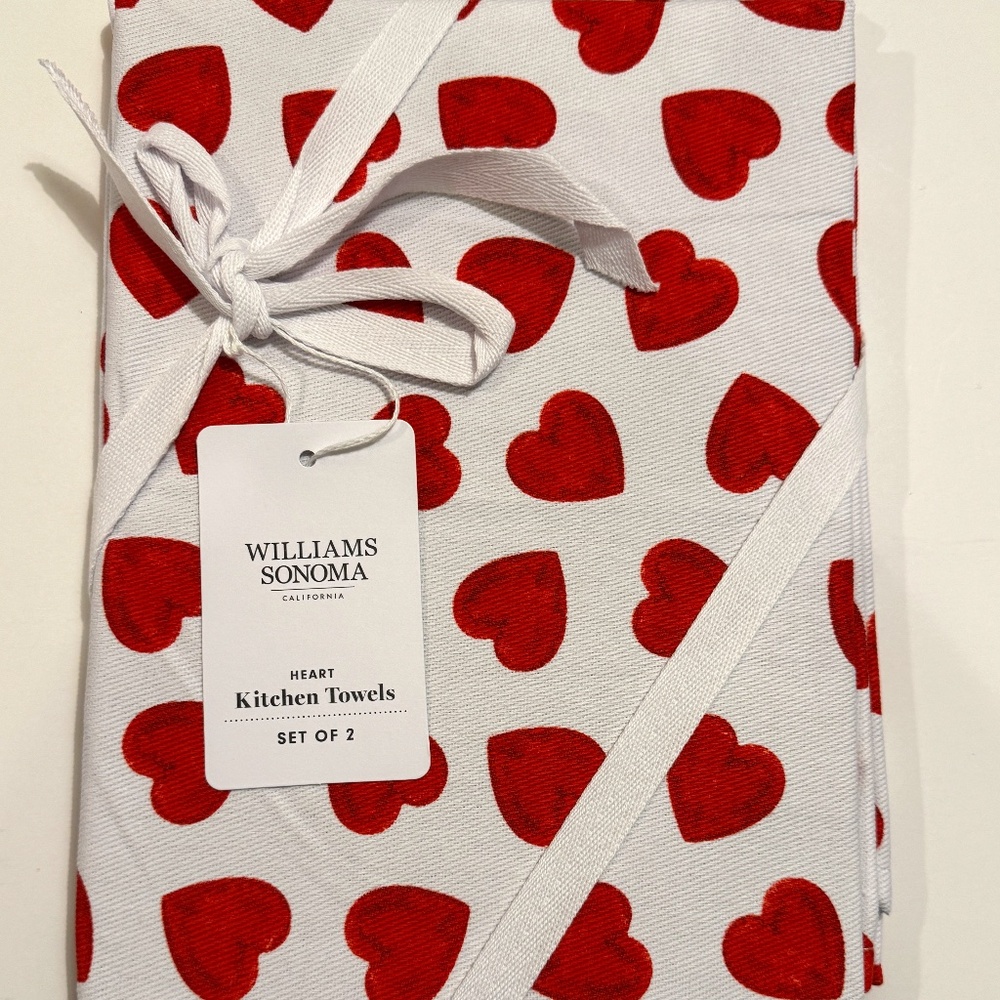 William Sonoma Red Heart Kitchen Towels Set of 2 New Tags Valentine Red Decor